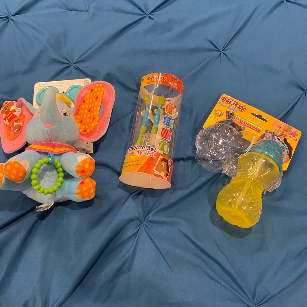 🙌 Baby play, groom, sip cup bundle